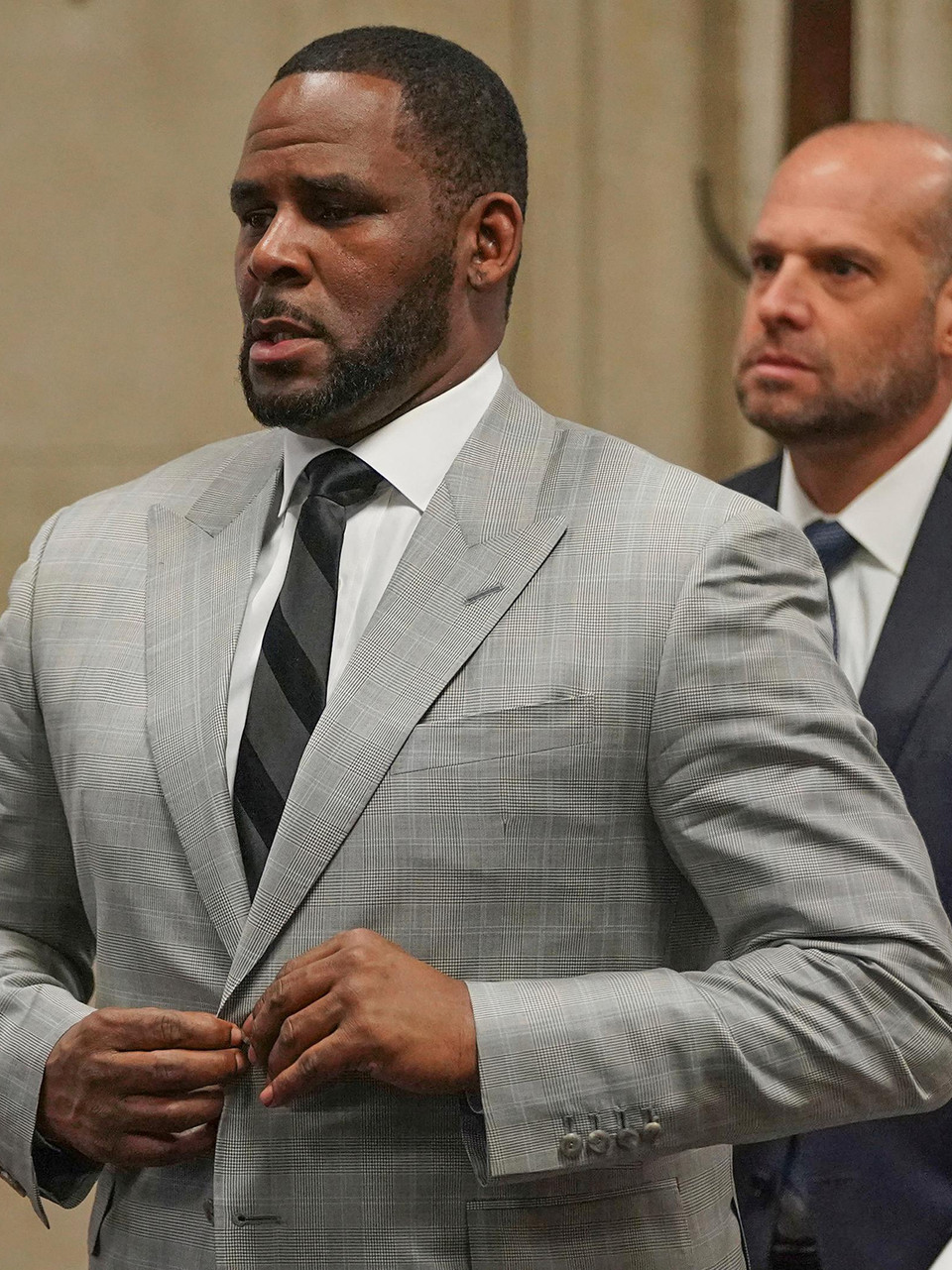 White Men Abuse Ghanaian Woman Sexually In Kuwait - R. Kelly arrested again in Chicago on federal sex charges | WBMA