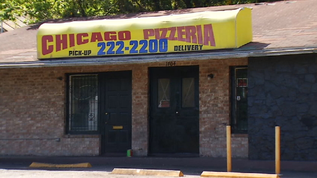 Rotten tomatoes & missing hair nets add up to a failing score for Chicago Pizzeria